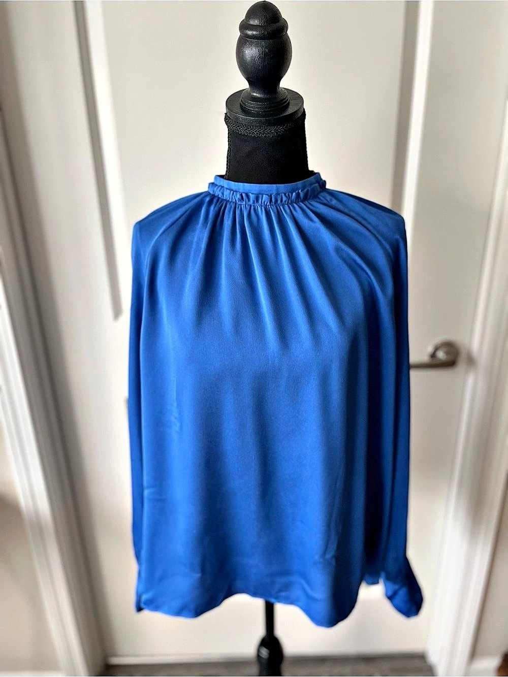 Ann Taylor Long Sleeve Blouse in Blue Size Large Like New